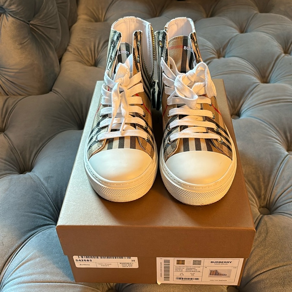 Kids unisex Burberry sneakers size 35 size 4 and US